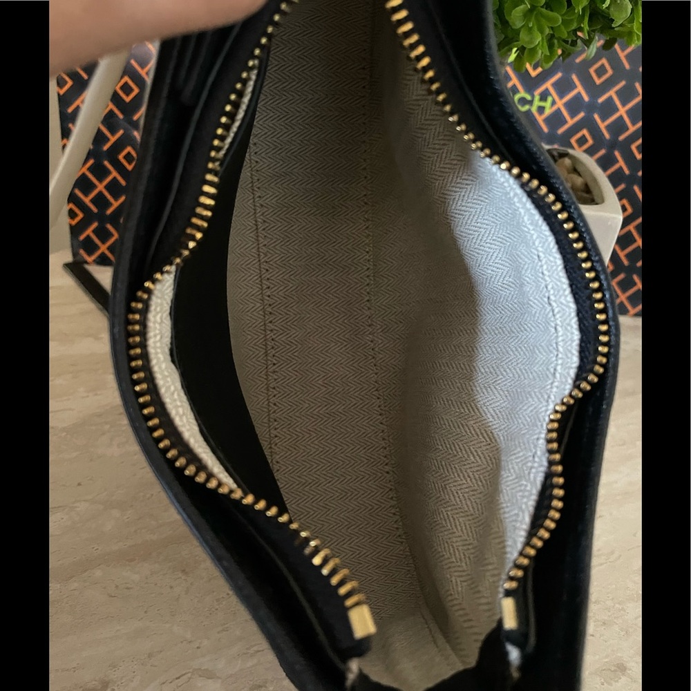 New , Authentic Tory Burch emerson zip shoulder bag - Picture 6 of 11
